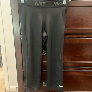 Women’s Nike Black Athletic Crop Leggings size small